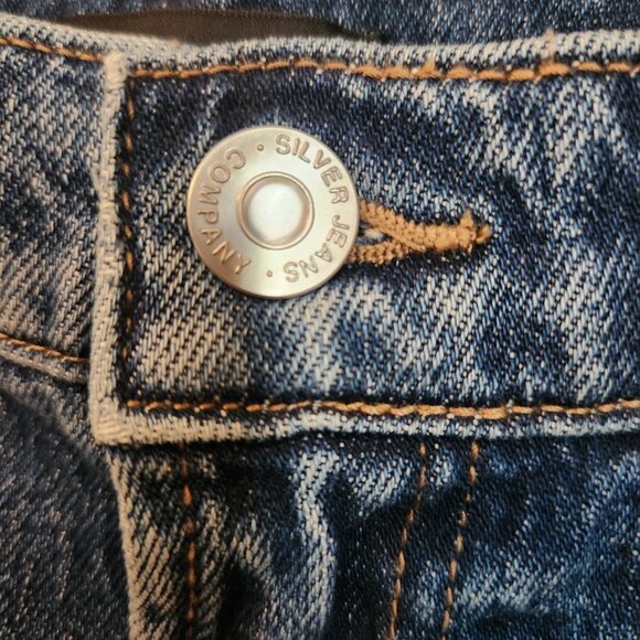 Silver Jeans Co. Mid-Rise Shorts EUC | Size 27 | Cut Out Front & Raw Hem - Picture 3 of 8